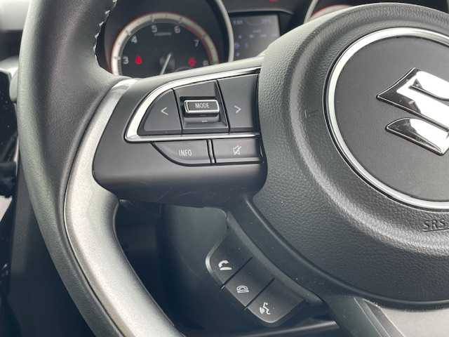 スズキ スイフト HYBRID RS 静岡県 2017(平29)年 1万km ピュアホワイトP ●ワンオーナー/●純正メモリーナビ/（フルセグ/CD/DVD/USB/Bluetooth）/●全方位カメラ/●運転席シートヒータ/●レーダークルーズコントロール/●衝突軽減システム/●レーンキープアシスト/●LED/●オートライト/●フォグランプ/●革巻きステアリング/●ステアリングスイッチ/●パドルシフト/●ETC/●横滑り防止装置/●アイドリングストップ/●電動格納ウィンカーミラー/●トノカバー/●純正フロアマット/●ドアバイザー/●ISOFIX/●純正16インチアルミホイール/●プッシュスタート/●スマートキー/●スペアキー×1/●W＋サイド＋カーテンSRS＋ABS/●保証書/●取扱説明書