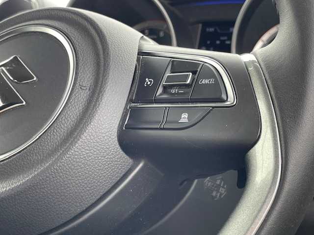 スズキ スイフト HYBRID RS 静岡県 2017(平29)年 1万km ピュアホワイトP ●ワンオーナー/●純正メモリーナビ/（フルセグ/CD/DVD/USB/Bluetooth）/●全方位カメラ/●運転席シートヒータ/●レーダークルーズコントロール/●衝突軽減システム/●レーンキープアシスト/●LED/●オートライト/●フォグランプ/●革巻きステアリング/●ステアリングスイッチ/●パドルシフト/●ETC/●横滑り防止装置/●アイドリングストップ/●電動格納ウィンカーミラー/●トノカバー/●純正フロアマット/●ドアバイザー/●ISOFIX/●純正16インチアルミホイール/●プッシュスタート/●スマートキー/●スペアキー×1/●W＋サイド＋カーテンSRS＋ABS/●保証書/●取扱説明書