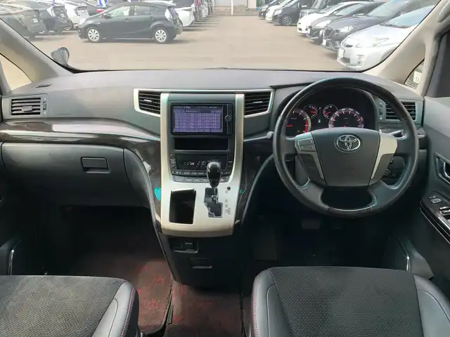 トヨタ ヴェルファイア 2．4Z ゴールデンアイズⅡ 福井県 2013(平25)年 12.5万km ブラック (株)IDOMが運営する【じしゃロン福井店】の自社ローン専用車両になりますこちらは現金またはオートローンご利用時の価格です。自社ローンご希望の方は別途その旨お申付け下さい/純正ナビ/Bluetooth/TV/CD/DVD/フリップダウンモニター/バックカメラ/両側パワースライドドア/電動リアゲート/コーナーセンサー/クルーズコントロール/オットマン/ウォークスルー/ハーフレザーシート/純正アルミホイール/オートライト/フォグライト/ETC/ドアバイザー/ステアリングスイッチ/プッシュスタート/スマートキー/スペアキー/保証書、取扱説明書