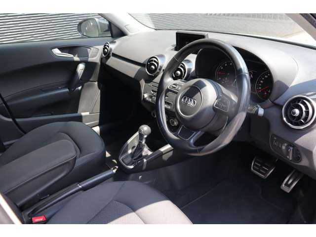アウディ Ａ１ SB ミッドナイトリミテッド 大分県 2018(平30)年 5.4万km グレーⅡ ３７５台限定/ボディカラー特別色（アローグレー パールエフェクト）/ナビキセノンプラスパッケージ/【MMI 3G + ナビゲーションシステム】/・ SSDナビゲーション/・ CD/DVDプレイヤー/・ ミュージックサーバー機能/・ FM/AMラジオ/・ 音楽CDデータ取り込み機能/・ Bluetooth/・ SDカードリーダー (2スロット)/・ 地上デジタル放送対応/・ ボイスコントロール/・ アウディミュージックインターフェイス/・ ETCシステム/・ TVチューナー/【バイキセノンパッケージ】/・ バイキセノンヘッドライト/・ 自動ヘッドライトレンジコントロール/・ ヘッドライトウォッシャー/・ リヤLEDコンビネーションランプ/コンビニエンスパッケージ/・ アドバンストキー/・ アウディパーキングシステム /・ オートマチックエアコンディショナー /・ シートヒーター（フロント） ・ センターアームレスト（フロント）/純正１７インチＡＷ