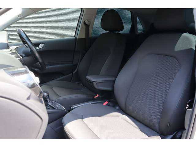 アウディ Ａ１ SB ミッドナイトリミテッド 大分県 2018(平30)年 5.4万km グレーⅡ ３７５台限定/ボディカラー特別色（アローグレー パールエフェクト）/ナビキセノンプラスパッケージ/【MMI 3G + ナビゲーションシステム】/・ SSDナビゲーション/・ CD/DVDプレイヤー/・ ミュージックサーバー機能/・ FM/AMラジオ/・ 音楽CDデータ取り込み機能/・ Bluetooth/・ SDカードリーダー (2スロット)/・ 地上デジタル放送対応/・ ボイスコントロール/・ アウディミュージックインターフェイス/・ ETCシステム/・ TVチューナー/【バイキセノンパッケージ】/・ バイキセノンヘッドライト/・ 自動ヘッドライトレンジコントロール/・ ヘッドライトウォッシャー/・ リヤLEDコンビネーションランプ/コンビニエンスパッケージ/・ アドバンストキー/・ アウディパーキングシステム /・ オートマチックエアコンディショナー /・ シートヒーター（フロント） ・ センターアームレスト（フロント）/純正１７インチＡＷ
