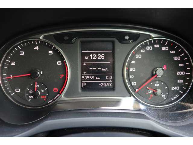 アウディ Ａ１ SB ミッドナイトリミテッド 大分県 2018(平30)年 5.4万km グレーⅡ ３７５台限定/ボディカラー特別色（アローグレー パールエフェクト）/ナビキセノンプラスパッケージ/【MMI 3G + ナビゲーションシステム】/・ SSDナビゲーション/・ CD/DVDプレイヤー/・ ミュージックサーバー機能/・ FM/AMラジオ/・ 音楽CDデータ取り込み機能/・ Bluetooth/・ SDカードリーダー (2スロット)/・ 地上デジタル放送対応/・ ボイスコントロール/・ アウディミュージックインターフェイス/・ ETCシステム/・ TVチューナー/【バイキセノンパッケージ】/・ バイキセノンヘッドライト/・ 自動ヘッドライトレンジコントロール/・ ヘッドライトウォッシャー/・ リヤLEDコンビネーションランプ/コンビニエンスパッケージ/・ アドバンストキー/・ アウディパーキングシステム /・ オートマチックエアコンディショナー /・ シートヒーター（フロント） ・ センターアームレスト（フロント）/純正１７インチＡＷ