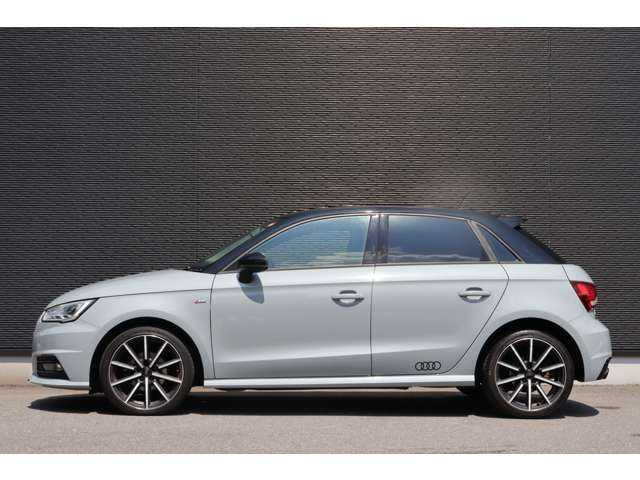 アウディ Ａ１ SB ミッドナイトリミテッド 大分県 2018(平30)年 5.4万km グレーⅡ ３７５台限定/ボディカラー特別色（アローグレー パールエフェクト）/ナビキセノンプラスパッケージ/【MMI 3G + ナビゲーションシステム】/・ SSDナビゲーション/・ CD/DVDプレイヤー/・ ミュージックサーバー機能/・ FM/AMラジオ/・ 音楽CDデータ取り込み機能/・ Bluetooth/・ SDカードリーダー (2スロット)/・ 地上デジタル放送対応/・ ボイスコントロール/・ アウディミュージックインターフェイス/・ ETCシステム/・ TVチューナー/【バイキセノンパッケージ】/・ バイキセノンヘッドライト/・ 自動ヘッドライトレンジコントロール/・ ヘッドライトウォッシャー/・ リヤLEDコンビネーションランプ/コンビニエンスパッケージ/・ アドバンストキー/・ アウディパーキングシステム /・ オートマチックエアコンディショナー /・ シートヒーター（フロント） ・ センターアームレスト（フロント）/純正１７インチＡＷ