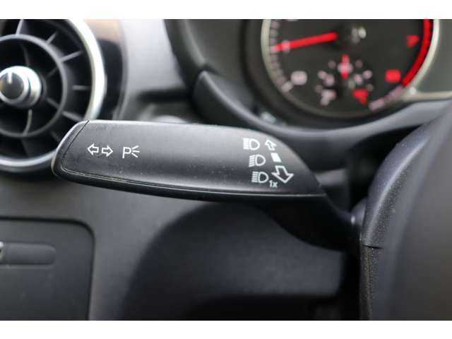 アウディ Ａ１ SB ミッドナイトリミテッド 大分県 2018(平30)年 5.4万km グレーⅡ ３７５台限定/ボディカラー特別色（アローグレー パールエフェクト）/ナビキセノンプラスパッケージ/【MMI 3G + ナビゲーションシステム】/・ SSDナビゲーション/・ CD/DVDプレイヤー/・ ミュージックサーバー機能/・ FM/AMラジオ/・ 音楽CDデータ取り込み機能/・ Bluetooth/・ SDカードリーダー (2スロット)/・ 地上デジタル放送対応/・ ボイスコントロール/・ アウディミュージックインターフェイス/・ ETCシステム/・ TVチューナー/【バイキセノンパッケージ】/・ バイキセノンヘッドライト/・ 自動ヘッドライトレンジコントロール/・ ヘッドライトウォッシャー/・ リヤLEDコンビネーションランプ/コンビニエンスパッケージ/・ アドバンストキー/・ アウディパーキングシステム /・ オートマチックエアコンディショナー /・ シートヒーター（フロント） ・ センターアームレスト（フロント）/純正１７インチＡＷ