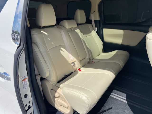 トヨタ アルファード X 愛知県 2019(令1)年 3万km ラグジュアリーホワイトパールクリスタルシャインガラスフレーク オートステップ/10型ナビ/フリップダウンモニター/バックカメラ/両側パワースライドドア/サンルーフ/衝突軽減システム/レーダークルーズコントロール/ETC/LEDヘッドライト/革調シートカバー/ステアリングスイッチ/スマートキー/プッシュスタート/純正アルミホイール