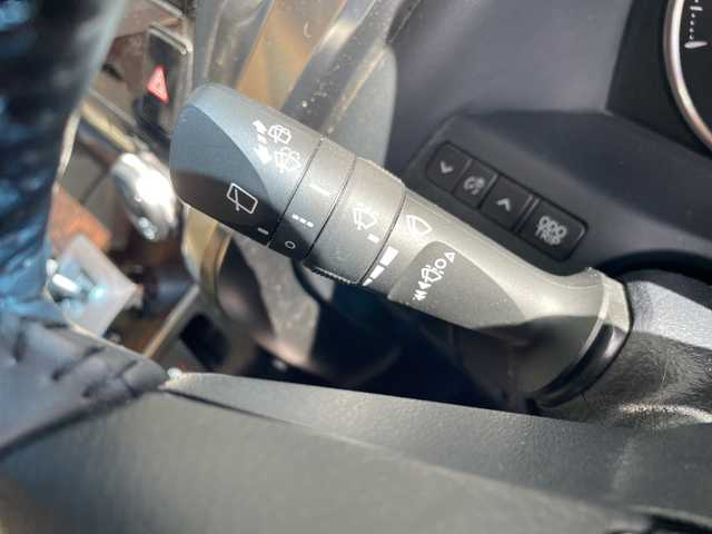 トヨタ アルファード X 愛知県 2019(令1)年 3万km ラグジュアリーホワイトパールクリスタルシャインガラスフレーク オートステップ/10型ナビ/フリップダウンモニター/バックカメラ/両側パワースライドドア/サンルーフ/衝突軽減システム/レーダークルーズコントロール/ETC/LEDヘッドライト/革調シートカバー/ステアリングスイッチ/スマートキー/プッシュスタート/純正アルミホイール