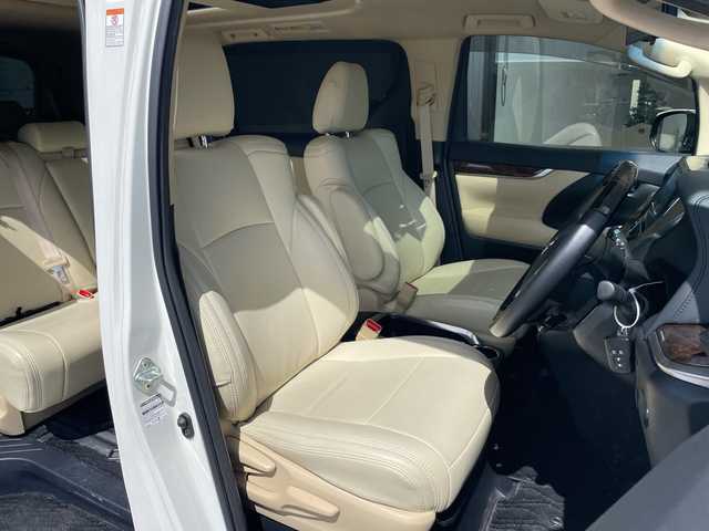 トヨタ アルファード X 愛知県 2019(令1)年 3万km ラグジュアリーホワイトパールクリスタルシャインガラスフレーク オートステップ/10型ナビ/フリップダウンモニター/バックカメラ/両側パワースライドドア/サンルーフ/衝突軽減システム/レーダークルーズコントロール/ETC/LEDヘッドライト/革調シートカバー/ステアリングスイッチ/スマートキー/プッシュスタート/純正アルミホイール