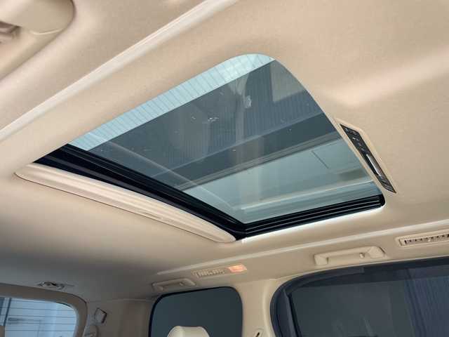 トヨタ アルファード X 愛知県 2019(令1)年 3万km ラグジュアリーホワイトパールクリスタルシャインガラスフレーク オートステップ/10型ナビ/フリップダウンモニター/バックカメラ/両側パワースライドドア/サンルーフ/衝突軽減システム/レーダークルーズコントロール/ETC/LEDヘッドライト/革調シートカバー/ステアリングスイッチ/スマートキー/プッシュスタート/純正アルミホイール