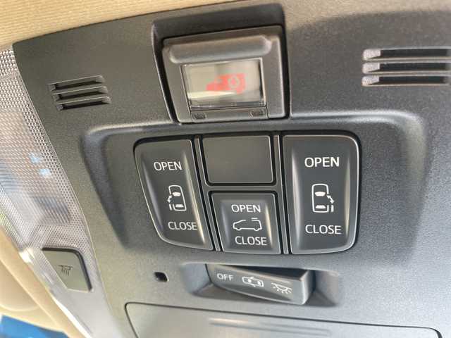 トヨタ アルファード X 愛知県 2019(令1)年 3万km ラグジュアリーホワイトパールクリスタルシャインガラスフレーク オートステップ/10型ナビ/フリップダウンモニター/バックカメラ/両側パワースライドドア/サンルーフ/衝突軽減システム/レーダークルーズコントロール/ETC/LEDヘッドライト/革調シートカバー/ステアリングスイッチ/スマートキー/プッシュスタート/純正アルミホイール