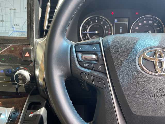 トヨタ アルファード X 愛知県 2019(令1)年 3万km ラグジュアリーホワイトパールクリスタルシャインガラスフレーク オートステップ/10型ナビ/フリップダウンモニター/バックカメラ/両側パワースライドドア/サンルーフ/衝突軽減システム/レーダークルーズコントロール/ETC/LEDヘッドライト/革調シートカバー/ステアリングスイッチ/スマートキー/プッシュスタート/純正アルミホイール