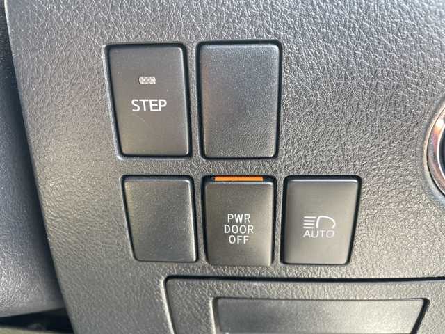 トヨタ アルファード X 愛知県 2019(令1)年 3万km ラグジュアリーホワイトパールクリスタルシャインガラスフレーク オートステップ/10型ナビ/フリップダウンモニター/バックカメラ/両側パワースライドドア/サンルーフ/衝突軽減システム/レーダークルーズコントロール/ETC/LEDヘッドライト/革調シートカバー/ステアリングスイッチ/スマートキー/プッシュスタート/純正アルミホイール