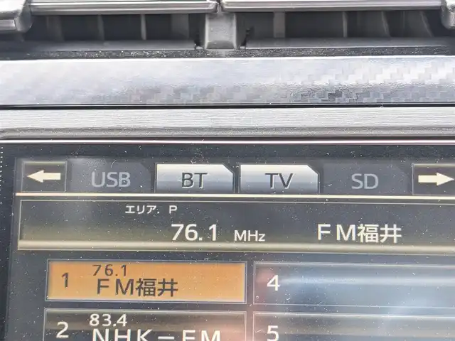 トヨタ プリウス S ツーリングセレ G’s 福井県 2012(平24)年 5.5万km スーパーホワイトⅡ 純正18インチAW/純正HDDナビ/キセノンヘッドライト/Fフォグ/バック・フロントカメラ/電格ミラー/本革巻きステアリング/アイドリングストップ/横滑り防止装置/盗難防止装置/ダブル＋サイドエアバッグ/カーテンエアバッグ/スマートキー/社外フロアマット