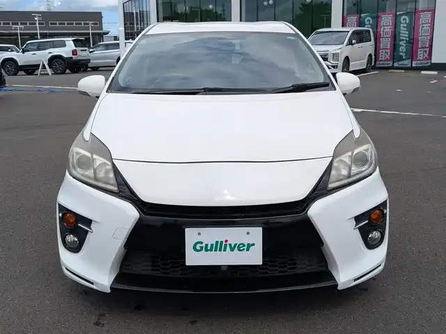 トヨタ プリウス S ツーリングセレ G’s 福井県 2012(平24)年 5.5万km スーパーホワイトⅡ 純正18インチAW/純正HDDナビ/キセノンヘッドライト/Fフォグ/バック・フロントカメラ/電格ミラー/本革巻きステアリング/アイドリングストップ/横滑り防止装置/盗難防止装置/ダブル＋サイドエアバッグ/カーテンエアバッグ/スマートキー/社外フロアマット