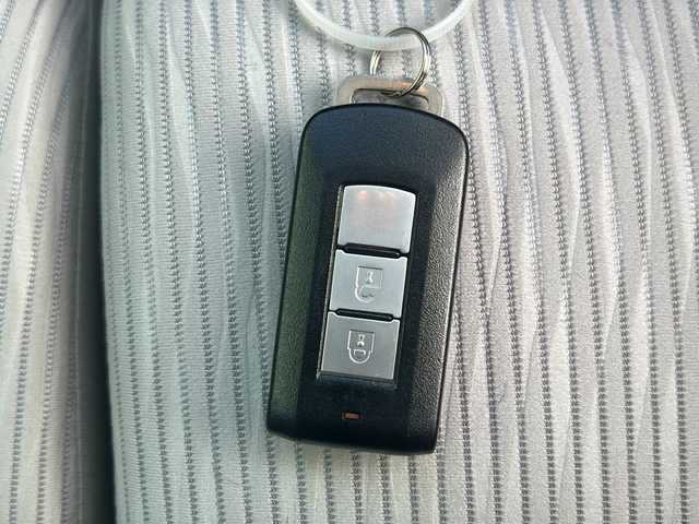 三菱 ｅＫワゴン G 鳥取県 2013(平25)年 7.2万km チェリーブラウンパール CD/MD/AM/FM/バックカメラ/アイドリングストップ/ドアバイザー/プッシュスタート/ETC/ベンチシート/スマートキー/HIDヘッドライト/USBポート/衝突安全ボディ/盗難防止システム