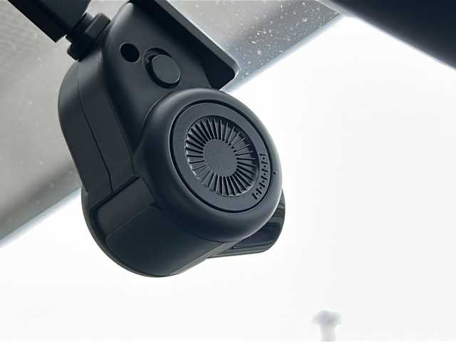 ダイハツ ロッキー プレミアム G HEV 兵庫県 2023(令5)年 1.7万km シャイニングホワイトパール 登録時走行距離16868km/純正9型プレミアムメモリーナビ/CD/DVD/Bluetooth/フルセグTV/HDMI/パノラマモニター（全方位カメラ）/スマートアシスト/アダプティブコントロール付/コーナリングトレースアシスト/車両接近通報装置/オートレベリング機能付LEDヘッドランプ/シーケンシャルターンランプ/LEDフォグランプ/LEDイルミネーションランプ/ナビ連動ドライブレコーダー/ビルトインETC2.0/シートカバー/コーナーセンサー/前席シートヒーター/純正フロアマット/ドアバイザー/保証書/取説/スペアキー1本