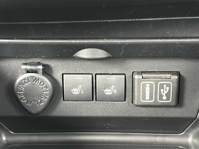 ダイハツ ロッキー プレミアム G HEV 兵庫県 2023(令5)年 1.7万km シャイニングホワイトパール 登録時走行距離16868km/純正9型プレミアムメモリーナビ/CD/DVD/Bluetooth/フルセグTV/HDMI/パノラマモニター（全方位カメラ）/スマートアシスト/アダプティブコントロール付/コーナリングトレースアシスト/車両接近通報装置/オートレベリング機能付LEDヘッドランプ/シーケンシャルターンランプ/LEDフォグランプ/LEDイルミネーションランプ/ナビ連動ドライブレコーダー/ビルトインETC2.0/シートカバー/コーナーセンサー/前席シートヒーター/純正フロアマット/ドアバイザー/保証書/取説/スペアキー1本