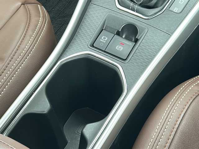 ダイハツ ロッキー プレミアム G HEV 兵庫県 2023(令5)年 1.7万km シャイニングホワイトパール 登録時走行距離16868km/純正9型プレミアムメモリーナビ/CD/DVD/Bluetooth/フルセグTV/HDMI/パノラマモニター（全方位カメラ）/スマートアシスト/アダプティブコントロール付/コーナリングトレースアシスト/車両接近通報装置/オートレベリング機能付LEDヘッドランプ/シーケンシャルターンランプ/LEDフォグランプ/LEDイルミネーションランプ/ナビ連動ドライブレコーダー/ビルトインETC2.0/シートカバー/コーナーセンサー/前席シートヒーター/純正フロアマット/ドアバイザー/保証書/取説/スペアキー1本