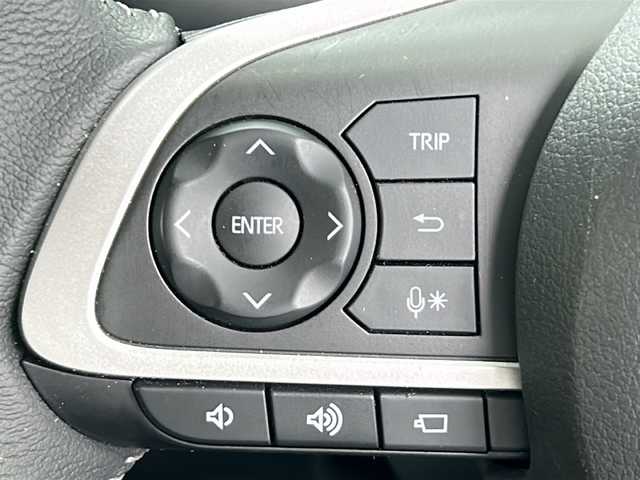 ダイハツ ロッキー プレミアム G HEV 兵庫県 2023(令5)年 1.7万km シャイニングホワイトパール 登録時走行距離16868km/純正9型プレミアムメモリーナビ/CD/DVD/Bluetooth/フルセグTV/HDMI/パノラマモニター（全方位カメラ）/スマートアシスト/アダプティブコントロール付/コーナリングトレースアシスト/車両接近通報装置/オートレベリング機能付LEDヘッドランプ/シーケンシャルターンランプ/LEDフォグランプ/LEDイルミネーションランプ/ナビ連動ドライブレコーダー/ビルトインETC2.0/シートカバー/コーナーセンサー/前席シートヒーター/純正フロアマット/ドアバイザー/保証書/取説/スペアキー1本