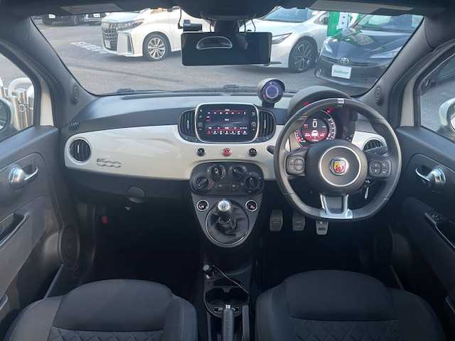 アバルト ５９５ 愛知県 2021(令3)年 1.8万km ホワイト 5MT/ETC/ターボ/ディスプレイオーディオ/Bluetooth/USB/AppleCarPlay/前後ドライブレコーダー/デジタルインナーミラー/後方コーナーセンサー/純正フロアマット/純正アルミホイール/エアバック/スペアキー/保証書/取扱説明書