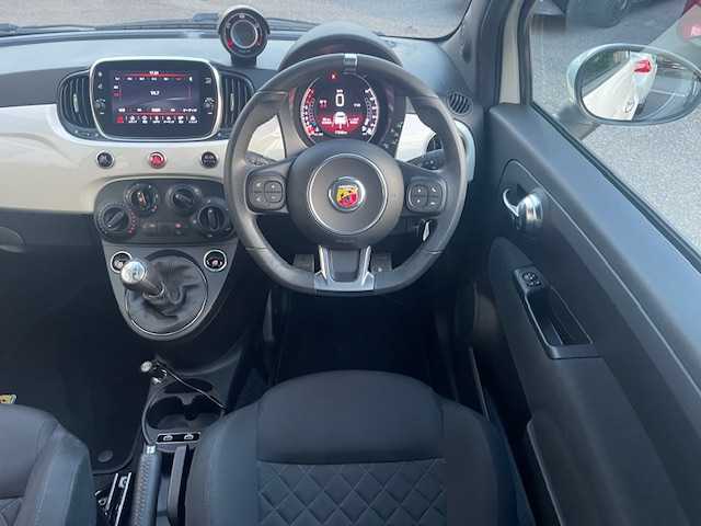 アバルト ５９５ 愛知県 2021(令3)年 1.8万km ホワイト 5MT/ETC/ターボ/ディスプレイオーディオ/Bluetooth/USB/AppleCarPlay/前後ドライブレコーダー/デジタルインナーミラー/後方コーナーセンサー/純正フロアマット/純正アルミホイール/エアバック/スペアキー/保証書/取扱説明書