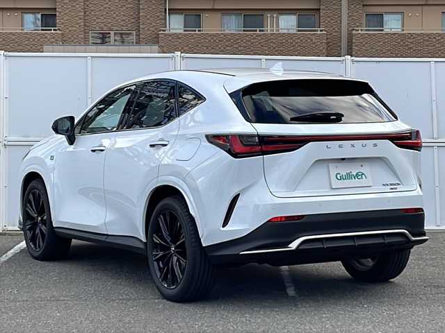 レクサス ＮＸ 350h Fスポーツ 秋田県 2023(令5)年 0.8万km ホワイトノーヴァガラスフレーク 純正ナビ/・フルセグテレビ/・ＢＴ/・ミラーキャスト/・ラジオ/ムーンルーフ/三眼フルＬＥＤヘッドライト/Ｆスポーツ専用オレンジキャリパー/デジタルインナーミラー/前方ドライブレコーダー/ドライブモード切替機能/純正フロアマット/電動リアゲート/運転席シートメモリー/前席パワーシート