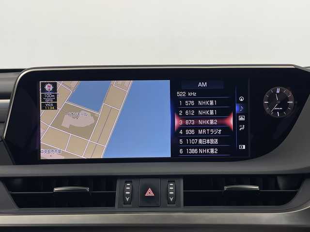 レクサス ＥＳ 300h Fスポーツ 鹿児島県 2020(令2)年 4.3万km ホワイトノーヴァガラスフレーク メーカーOPナビ/(CD/DVD/BT/フルセグ)/サンルーフ/レクサスセーフティシステム＋/パノラミックビューモニター/バックカメラ/プリクラッシュセーフティー/レーントレーシングアシスト/ブラインドスポットモニター/パーキングサポートアラート/レーダークルーズコントロール/前席パワーシート/前席シートヒーター/前席シートベンチレーション/運転席シートメモリー/ステアリングヒーター/オートハイビーム/オートライト/前後前方ドライブレコーダー/ビルトインETC2.0/パドルシフト/電動リヤサンシェード/純正フロアマット