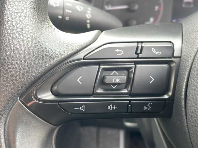 トヨタ ヤリス X Bパッケージ 富山県 2020(令2)年 7.1万km スーパーホワイトⅡ 禁煙車/純正ディスプレイオーディオ/バックカメラ/Ｂｌｕｅｔｏｏｔｈ接続/Ａｐｐｌｅ Cａｒ　Pｌａｙ/社外フロアマット/電動格納ミラー/ＵＳＢ入力端子/ＥＴＣ/リモコンキー/スペアキー/保証書