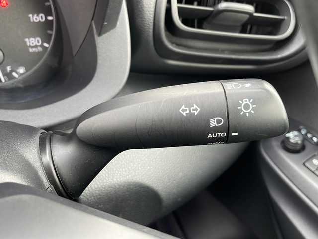 トヨタ ヤリス X Bパッケージ 富山県 2020(令2)年 7.1万km スーパーホワイトⅡ 禁煙車/純正ディスプレイオーディオ/バックカメラ/Ｂｌｕｅｔｏｏｔｈ接続/Ａｐｐｌｅ Cａｒ　Pｌａｙ/社外フロアマット/電動格納ミラー/ＵＳＢ入力端子/ＥＴＣ/リモコンキー/スペアキー/保証書