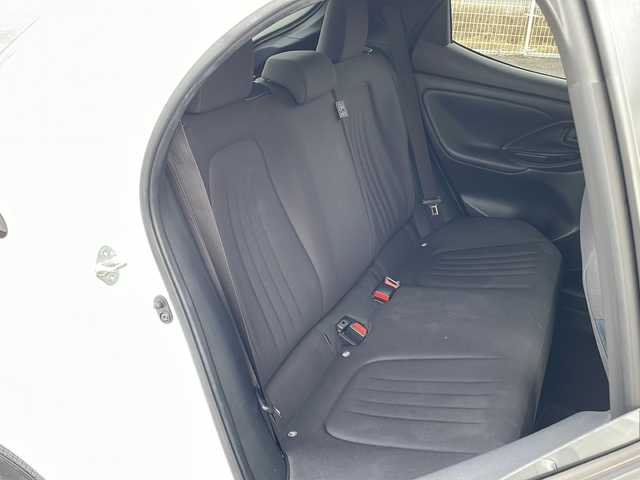 トヨタ ヤリス X Bパッケージ 富山県 2020(令2)年 7.1万km スーパーホワイトⅡ 禁煙車/純正ディスプレイオーディオ/バックカメラ/Ｂｌｕｅｔｏｏｔｈ接続/Ａｐｐｌｅ Cａｒ　Pｌａｙ/社外フロアマット/電動格納ミラー/ＵＳＢ入力端子/ＥＴＣ/リモコンキー/スペアキー/保証書