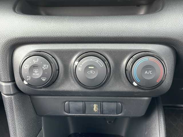 トヨタ ヤリス X Bパッケージ 富山県 2020(令2)年 7.1万km スーパーホワイトⅡ 禁煙車/純正ディスプレイオーディオ/バックカメラ/Ｂｌｕｅｔｏｏｔｈ接続/Ａｐｐｌｅ Cａｒ　Pｌａｙ/社外フロアマット/電動格納ミラー/ＵＳＢ入力端子/ＥＴＣ/リモコンキー/スペアキー/保証書