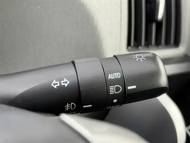 トヨタ プリウス α S ツーリングセレクション 愛知県 2013(平25)年 5万km ホワイトパールクリスタルシャイン 純正HDDナビ/・Bluetoot/・フルセグTV/・CD/DVD/・HDD/・SD/前後ドライブレコーダー/ビルトインETC/横滑り防止装置/オートライト/フォグランプ/ヘッドライトウォッシャー/トラクションコントロール/純正18インチAW/純正フロアマット/レザー調シートカバー/プッシュスタート/スマートキー/スペアキー