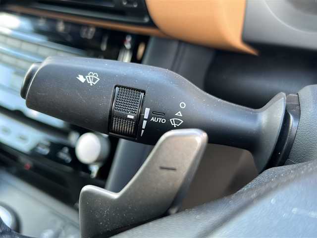 レクサス ＩＳ 300h バージョンL 茨城県 2023(令5)年 3.8万km ソニッククロム ワンオーナー/マークレビンソン/ルーフレール/純正ナビ/　　【フルセグ/BT/CD/DVD】/パノラミックモニター/レーンキープアシスト/カーブ速度抑制/レクサスセーフティーセンス/衝突被害軽減システム/横滑防止装置/オートマチックハイビーム/MiraCast/シートメモリー/パーキングサポートブレーキ/RSA/ブラインドスポットモニター/レザーシート/パドルシフト/シートヒーター/シートクーラー/パワーシート/純正19インチアルミホイール/LEDオートライト/純正フロアマット/ドライブレコーダー【SDなし】/ビルトイン2.0ETC/プッシュスタート
