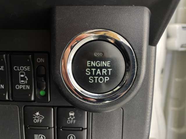 トヨタ ルーミー カスタムG－T 長野県 2019(平31)年 6万km パールホワイトⅢ 純正SDナビ&フルセグTV&CD&BT/クルーズコントロール/車線逸脱警報/衝突軽減ブレーキ/コーナーセンサー/両側パワースライドドア/ステアリングスイッチ/2列目サンシェード/バックカメラ/ビルトインETC/LEDヘッドライト/フロントフォグランプ/電動格納ミラー/ウィンカーミラー/純正15インチAW装着/純正フロアマット/純正ドアバイザー/社外フロントエアロ/フロントモデリスタエアロ積込/プッシュスタート/スマートキー