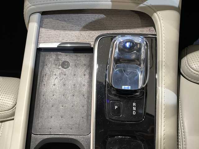 ボルボ ＸＣ９０ B6 AWD インスクリプション 新潟県 2021(令3)年 3.1万km クリスタルホワイトP チルトアップ機構付電動パノラマ・ガラス・サンルーフ　/ステアリングホイール・ヒーター/ヘッドアップディスプレイ/クリスタルノブ/LKA（レーン・キーピング・エイド）/DAC（ドライバー・アラート・コントロール）/パイロット・アシスト（車線維持支援機能）/全車速追従機能付ACC（アダプティブ・クルーズ・コントロール/フル・アクティブ・ハイビーム（LEDヘッドライト）/360°ビューカメラ/シートベンチレーション（前席）/パワーシート（全席）/シートヒーター（全席）/ワイヤレススマートフォンチャージ/アンビエントライト/HDDナビゲーションシステム/・Bluetooth/TV/FM/AM/パワーテールゲート