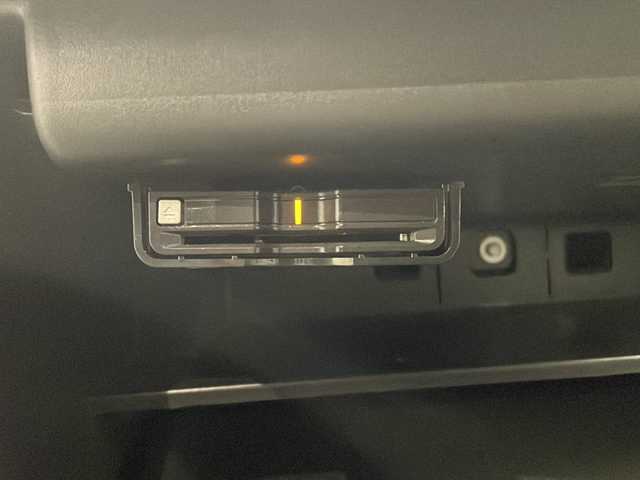 ボルボ ＸＣ９０ B6 AWD インスクリプション 新潟県 2021(令3)年 3.1万km クリスタルホワイトP チルトアップ機構付電動パノラマ・ガラス・サンルーフ　/ステアリングホイール・ヒーター/ヘッドアップディスプレイ/クリスタルノブ/LKA（レーン・キーピング・エイド）/DAC（ドライバー・アラート・コントロール）/パイロット・アシスト（車線維持支援機能）/全車速追従機能付ACC（アダプティブ・クルーズ・コントロール/フル・アクティブ・ハイビーム（LEDヘッドライト）/360°ビューカメラ/シートベンチレーション（前席）/パワーシート（全席）/シートヒーター（全席）/ワイヤレススマートフォンチャージ/アンビエントライト/HDDナビゲーションシステム/・Bluetooth/TV/FM/AM/パワーテールゲート