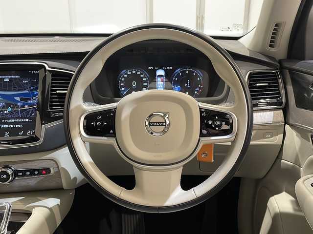 ボルボ ＸＣ９０ B6 AWD インスクリプション 新潟県 2021(令3)年 3.1万km クリスタルホワイトP チルトアップ機構付電動パノラマ・ガラス・サンルーフ　/ステアリングホイール・ヒーター/ヘッドアップディスプレイ/クリスタルノブ/LKA（レーン・キーピング・エイド）/DAC（ドライバー・アラート・コントロール）/パイロット・アシスト（車線維持支援機能）/全車速追従機能付ACC（アダプティブ・クルーズ・コントロール/フル・アクティブ・ハイビーム（LEDヘッドライト）/360°ビューカメラ/シートベンチレーション（前席）/パワーシート（全席）/シートヒーター（全席）/ワイヤレススマートフォンチャージ/アンビエントライト/HDDナビゲーションシステム/・Bluetooth/TV/FM/AM/パワーテールゲート