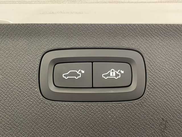 ボルボ ＸＣ９０ B6 AWD インスクリプション 新潟県 2021(令3)年 3.1万km クリスタルホワイトP チルトアップ機構付電動パノラマ・ガラス・サンルーフ　/ステアリングホイール・ヒーター/ヘッドアップディスプレイ/クリスタルノブ/LKA（レーン・キーピング・エイド）/DAC（ドライバー・アラート・コントロール）/パイロット・アシスト（車線維持支援機能）/全車速追従機能付ACC（アダプティブ・クルーズ・コントロール/フル・アクティブ・ハイビーム（LEDヘッドライト）/360°ビューカメラ/シートベンチレーション（前席）/パワーシート（全席）/シートヒーター（全席）/ワイヤレススマートフォンチャージ/アンビエントライト/HDDナビゲーションシステム/・Bluetooth/TV/FM/AM/パワーテールゲート