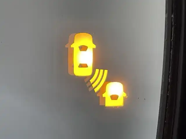 日産 セレナ e－パワー ハイウェイスター V 愛知県 2020(令2)年 9万km ダイヤモンドブラック 純正10インチナビ/衝突軽減ブレーキ/両側電動スライドドア/アラウンドビューモニター/ビルトインETC/LEDヘッドライト/クルーズコントロール/ドライブレコーダー/ブラインドスポットモニター/フルセグTV/Bluetooth/コーナーセンサー/レーンキープアシスト/プッシュスタート/スマートキー/スペアキー/CD/DVD再生/ミュージックサーバー/純正フロアマット/純正アルミホイール/オートライト/禁煙車/後期モデル/ウィンカーミラー/電動格納ミラー/フォグランプ/Wエアコン/横滑り防止装置/ステアリングリモコン