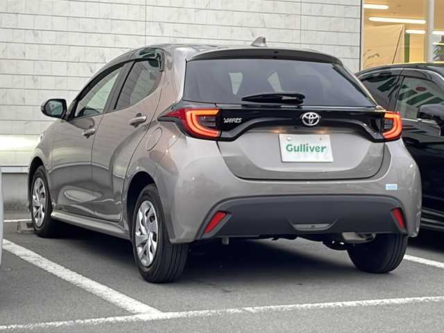 トヨタ ヤリス G 静岡県 2023(令5)年 1万km アバンギャルドブロンズメタリック /純正ナビ//Bluetooth//バック/全周囲カメラ//セーフティセンス//オートハイビーム//レーンキープアシスト//LEDヘッドライト//スマートキー//スペアキー//ビルトインETC//保証書//取説