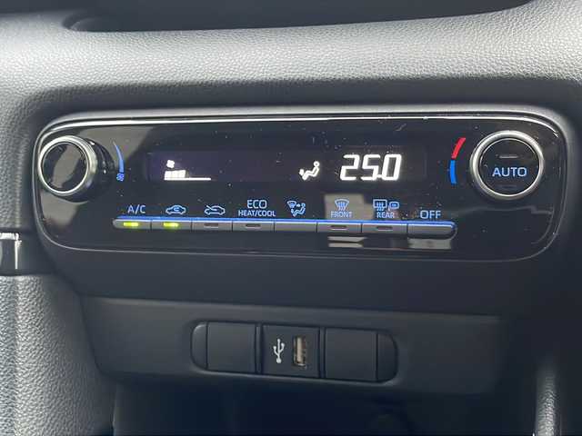 トヨタ ヤリス G 静岡県 2023(令5)年 1万km アバンギャルドブロンズメタリック /純正ナビ//Bluetooth//バック/全周囲カメラ//セーフティセンス//オートハイビーム//レーンキープアシスト//LEDヘッドライト//スマートキー//スペアキー//ビルトインETC//保証書//取説