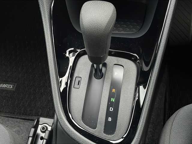 トヨタ ヤリス G 静岡県 2023(令5)年 1万km アバンギャルドブロンズメタリック /純正ナビ//Bluetooth//バック/全周囲カメラ//セーフティセンス//オートハイビーム//レーンキープアシスト//LEDヘッドライト//スマートキー//スペアキー//ビルトインETC//保証書//取説