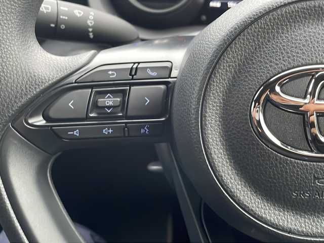 トヨタ ヤリス G 静岡県 2023(令5)年 1万km アバンギャルドブロンズメタリック /純正ナビ//Bluetooth//バック/全周囲カメラ//セーフティセンス//オートハイビーム//レーンキープアシスト//LEDヘッドライト//スマートキー//スペアキー//ビルトインETC//保証書//取説