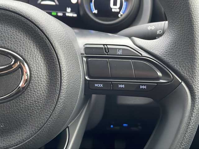 トヨタ ヤリス G 静岡県 2023(令5)年 1万km アバンギャルドブロンズメタリック /純正ナビ//Bluetooth//バック/全周囲カメラ//セーフティセンス//オートハイビーム//レーンキープアシスト//LEDヘッドライト//スマートキー//スペアキー//ビルトインETC//保証書//取説