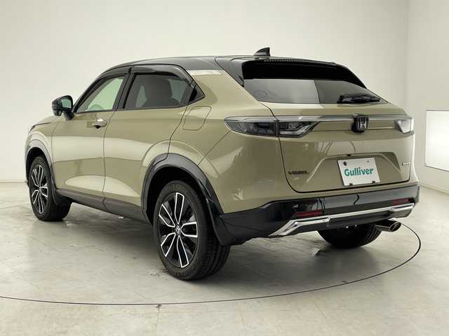ホンダ ヴェゼル ハイブリッド e:HEV PLaY 千葉県 2021(令3)年 2.5万km サンドカーキパール ホンダセンシング/衝突軽減ブレーキ/誤発進抑制機能/アダプティブクルーズコントロール/車線維持支援システム/路外逸脱抑制機能/先行車発進お知らせ機能/標識認識機能/オートハイビーム/ブラインドスポットインフォメーション/ホンダコネクトナビ/　Bluetooth/AppleCarplay/AndroidAuto/AM/FM/フルセグTV/マルチビューカメラ/ビルトインETC/パノラマルーフ/パワーバックドア/純正18インチAW/純正フロアマット/ドアバイザー/ハーフレザーシート/前席シートヒーター/ステアリングヒーター/ワイヤレス充電/オートライト/LEDヘッドライト/フォグランプ/電子パーキング/オートブレーキホールド/プッシュスタート/スマートキー