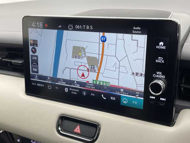 ホンダ ヴェゼル ハイブリッド e:HEV PLaY 千葉県 2021(令3)年 2.5万km サンドカーキパール ホンダセンシング/衝突軽減ブレーキ/誤発進抑制機能/アダプティブクルーズコントロール/車線維持支援システム/路外逸脱抑制機能/先行車発進お知らせ機能/標識認識機能/オートハイビーム/ブラインドスポットインフォメーション/ホンダコネクトナビ/　Bluetooth/AppleCarplay/AndroidAuto/AM/FM/フルセグTV/マルチビューカメラ/ビルトインETC/パノラマルーフ/パワーバックドア/純正18インチAW/純正フロアマット/ドアバイザー/ハーフレザーシート/前席シートヒーター/ステアリングヒーター/ワイヤレス充電/オートライト/LEDヘッドライト/フォグランプ/電子パーキング/オートブレーキホールド/プッシュスタート/スマートキー