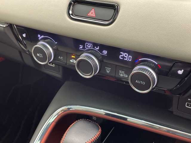 ホンダ ヴェゼル ハイブリッド e:HEV PLaY 千葉県 2021(令3)年 2.5万km サンドカーキパール ホンダセンシング/衝突軽減ブレーキ/誤発進抑制機能/アダプティブクルーズコントロール/車線維持支援システム/路外逸脱抑制機能/先行車発進お知らせ機能/標識認識機能/オートハイビーム/ブラインドスポットインフォメーション/ホンダコネクトナビ/　Bluetooth/AppleCarplay/AndroidAuto/AM/FM/フルセグTV/マルチビューカメラ/ビルトインETC/パノラマルーフ/パワーバックドア/純正18インチAW/純正フロアマット/ドアバイザー/ハーフレザーシート/前席シートヒーター/ステアリングヒーター/ワイヤレス充電/オートライト/LEDヘッドライト/フォグランプ/電子パーキング/オートブレーキホールド/プッシュスタート/スマートキー