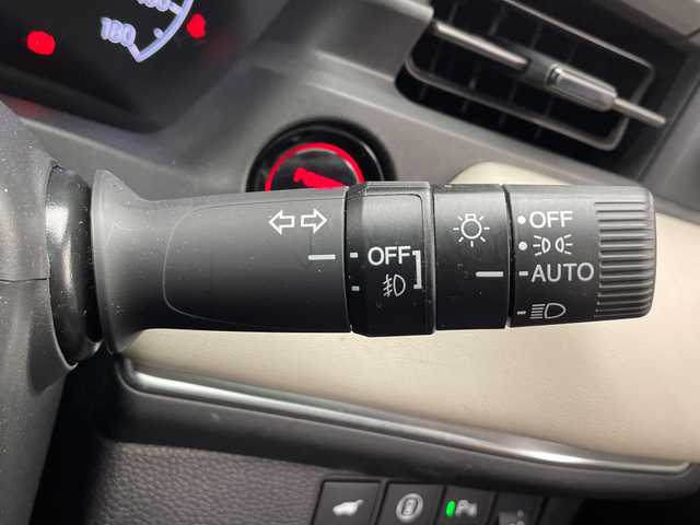 ホンダ ヴェゼル ハイブリッド e:HEV PLaY 千葉県 2021(令3)年 2.5万km サンドカーキパール ホンダセンシング/衝突軽減ブレーキ/誤発進抑制機能/アダプティブクルーズコントロール/車線維持支援システム/路外逸脱抑制機能/先行車発進お知らせ機能/標識認識機能/オートハイビーム/ブラインドスポットインフォメーション/ホンダコネクトナビ/　Bluetooth/AppleCarplay/AndroidAuto/AM/FM/フルセグTV/マルチビューカメラ/ビルトインETC/パノラマルーフ/パワーバックドア/純正18インチAW/純正フロアマット/ドアバイザー/ハーフレザーシート/前席シートヒーター/ステアリングヒーター/ワイヤレス充電/オートライト/LEDヘッドライト/フォグランプ/電子パーキング/オートブレーキホールド/プッシュスタート/スマートキー