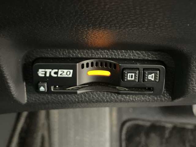 ホンダ ヴェゼル ハイブリッド e:HEV PLaY 千葉県 2021(令3)年 2.5万km サンドカーキパール ホンダセンシング/衝突軽減ブレーキ/誤発進抑制機能/アダプティブクルーズコントロール/車線維持支援システム/路外逸脱抑制機能/先行車発進お知らせ機能/標識認識機能/オートハイビーム/ブラインドスポットインフォメーション/ホンダコネクトナビ/　Bluetooth/AppleCarplay/AndroidAuto/AM/FM/フルセグTV/マルチビューカメラ/ビルトインETC/パノラマルーフ/パワーバックドア/純正18インチAW/純正フロアマット/ドアバイザー/ハーフレザーシート/前席シートヒーター/ステアリングヒーター/ワイヤレス充電/オートライト/LEDヘッドライト/フォグランプ/電子パーキング/オートブレーキホールド/プッシュスタート/スマートキー