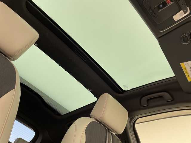 ホンダ ヴェゼル ハイブリッド e:HEV PLaY 千葉県 2021(令3)年 2.5万km サンドカーキパール ホンダセンシング/衝突軽減ブレーキ/誤発進抑制機能/アダプティブクルーズコントロール/車線維持支援システム/路外逸脱抑制機能/先行車発進お知らせ機能/標識認識機能/オートハイビーム/ブラインドスポットインフォメーション/ホンダコネクトナビ/　Bluetooth/AppleCarplay/AndroidAuto/AM/FM/フルセグTV/マルチビューカメラ/ビルトインETC/パノラマルーフ/パワーバックドア/純正18インチAW/純正フロアマット/ドアバイザー/ハーフレザーシート/前席シートヒーター/ステアリングヒーター/ワイヤレス充電/オートライト/LEDヘッドライト/フォグランプ/電子パーキング/オートブレーキホールド/プッシュスタート/スマートキー