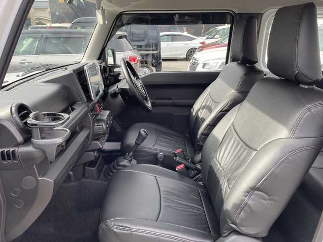 スズキ ジムニー XG 長野県 2023(令5)年 2.7万km スペリアホワイト 禁煙車/4WD/10インチフローティングマルチオーディオ/Bluetooth/社外スロットルコントローラー/グリルガード/オーバーフェンダー/背面タイヤカバー/1.5インチリフトアップキット/ルーフラック/リアラダー/純正足回り車載/ETC/純正アルミホイール/ダウンヒルアシスト/フォグランプ/LEDヘッドライト/オートライト/横滑り防止装置/ABS/ドアバイザー/リモコンキー/アイドリングストップ/パワーウインドウ/パワーステアリング/新車時保証書/取扱説明書